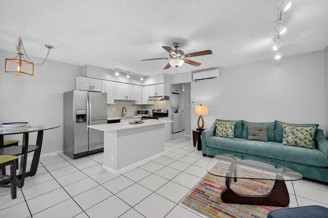 Building Photo - 2624 NE 30th Pl