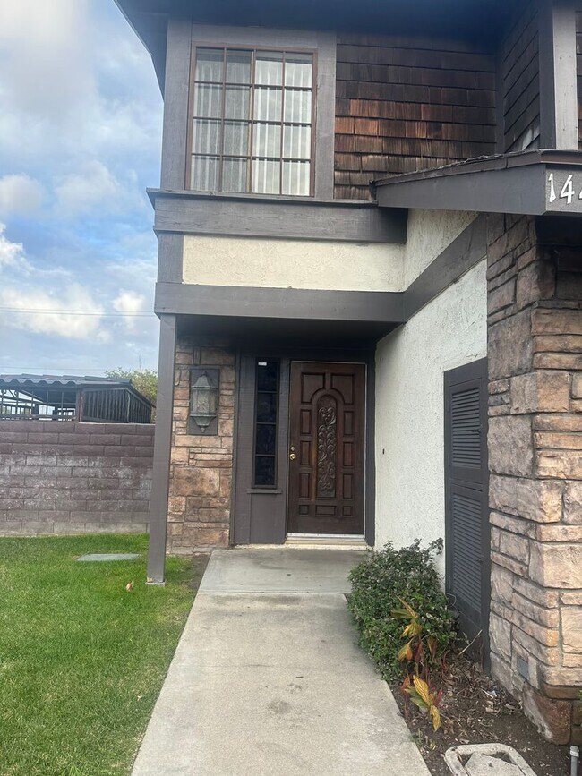 Building Photo - Charming 3-Bed/2.5-Bath Townhome with 2-Car Garage in Garden Grove