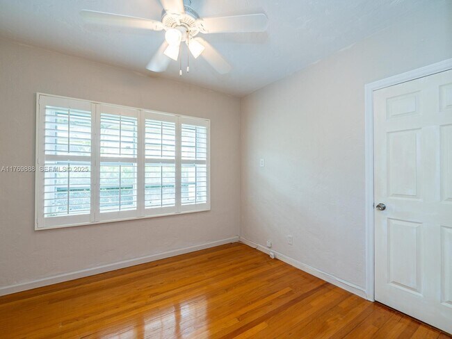 Building Photo - 9441 Byron Ave