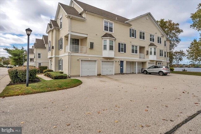 Building Photo - 5606 Riverfront Dr