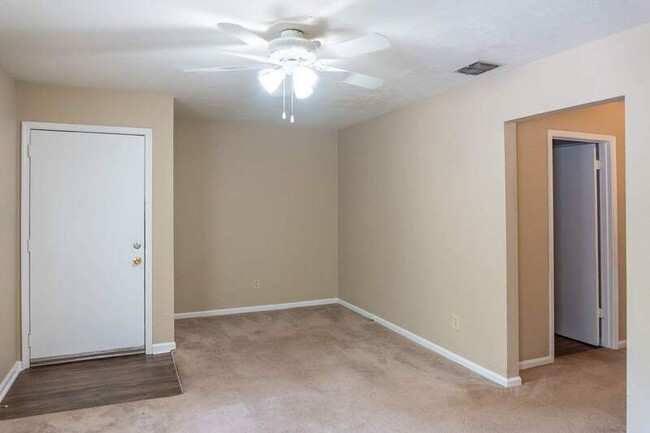 Building Photo - 709 Pointe Ct