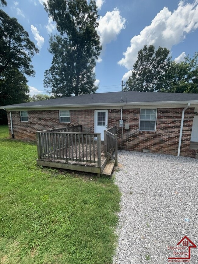 Building Photo - 209 Bermuda Dr