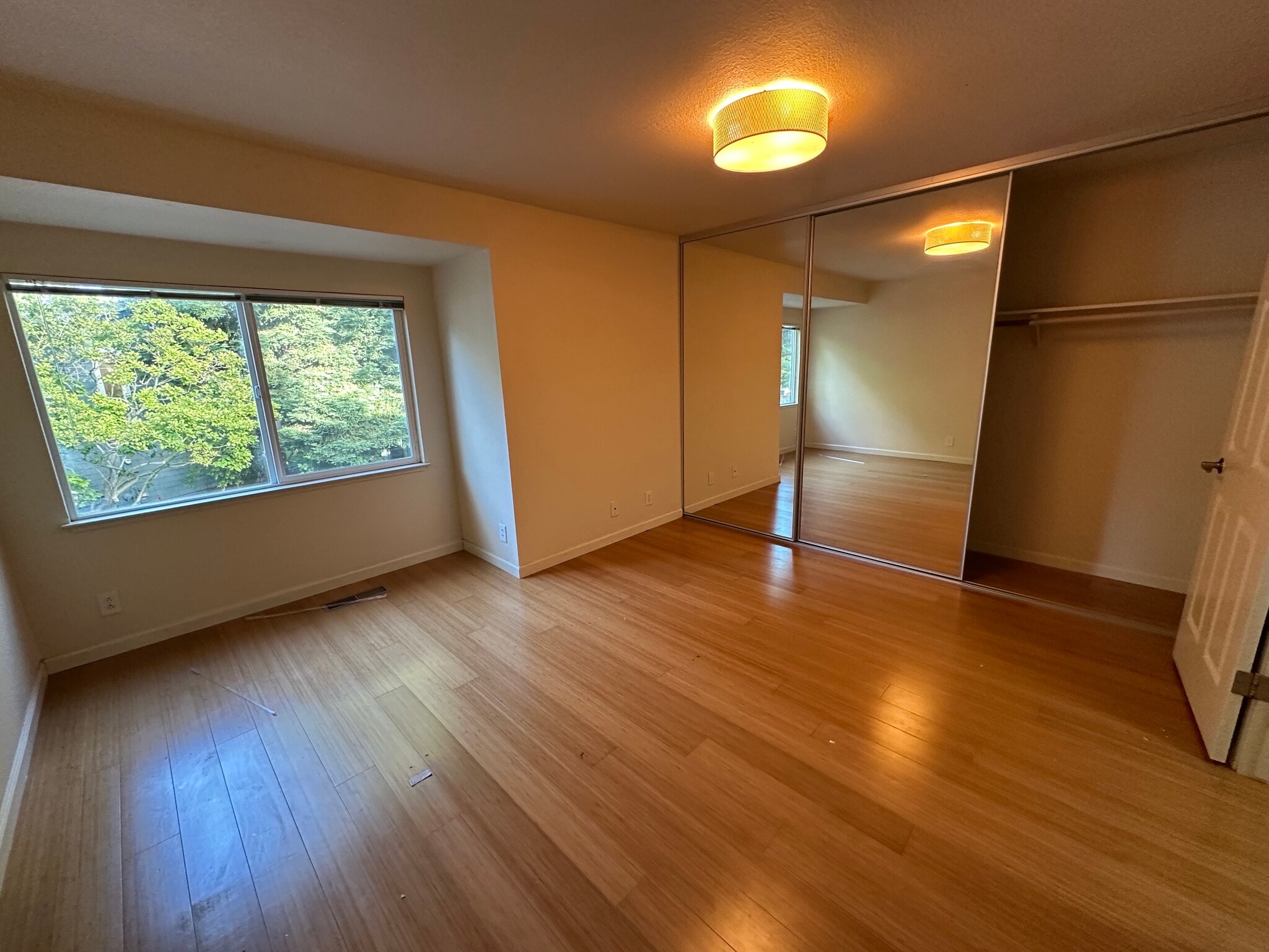 Master bedroom - 137 Temescal Cir