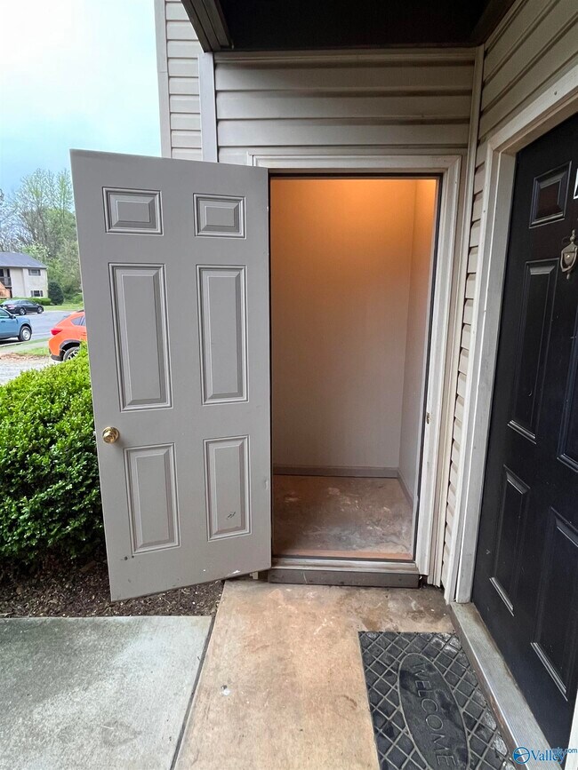 Building Photo - 5005 Chancellor Square