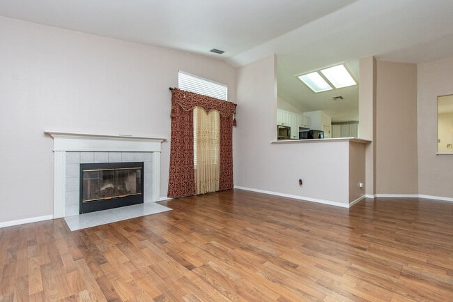 Building Photo - Beautiful Spacious Country Living Home!