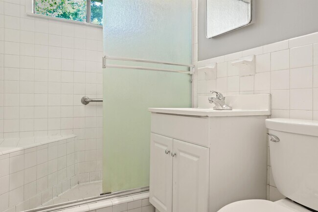 Building Photo - 819 Hadley Rd