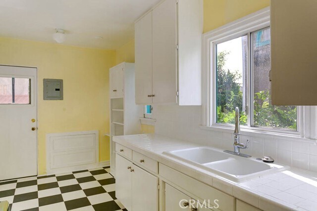 Building Photo - 617 S Columbus Ave