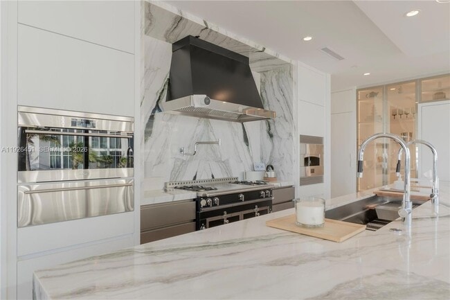 Building Photo - 17975 Collins Ave