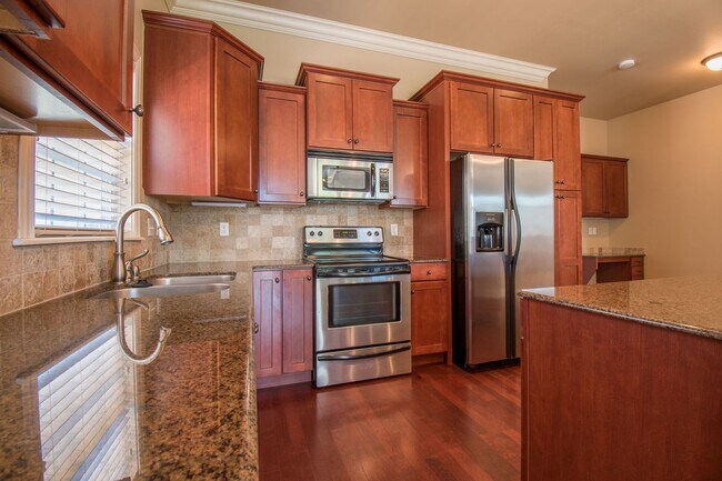 Building Photo - Luxurious Executive Row House in Northeast Fayetteville! Lawn care included!