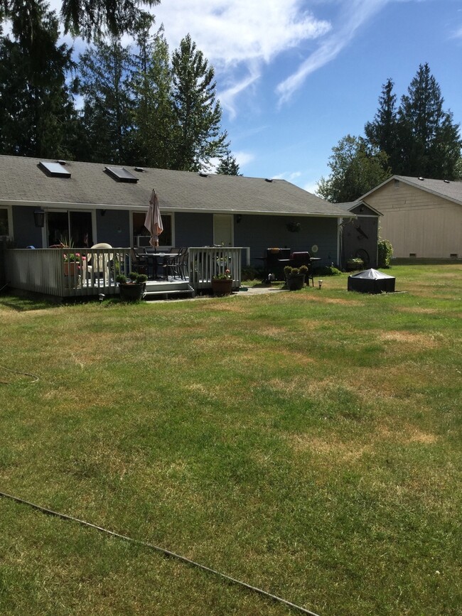 Building Photo - 3 Bedroom , 2 Bath Rambler with 2 Car Gara...