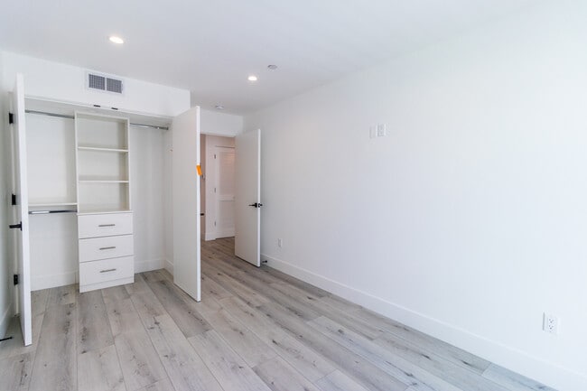 Building Photo - 4299 Tujunga Ave