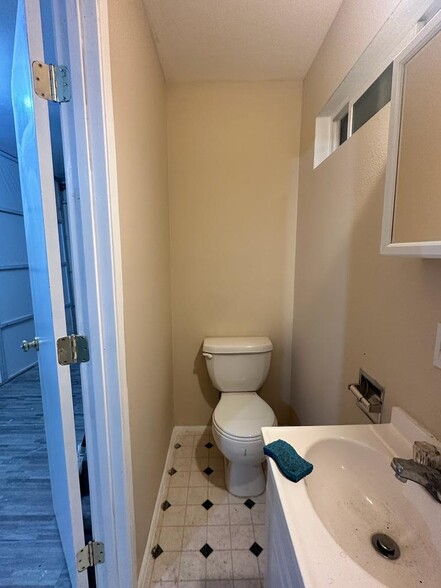 BATHROOM TOILET - 327 Adeline St