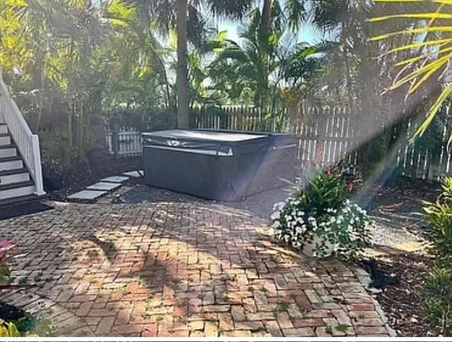 Building Photo - 56 Golf Club Dr