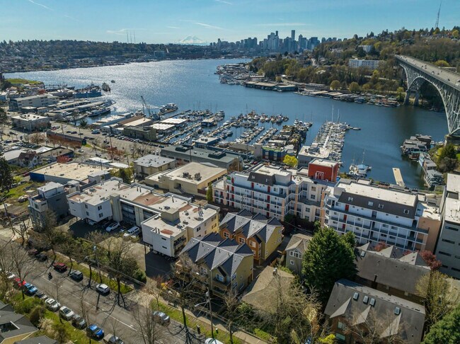 Building Photo - 931 N 35th St