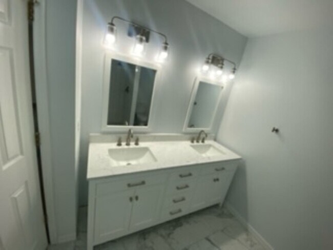 Building Photo - 3662 Heron Dr