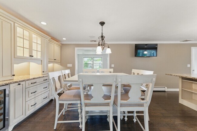 Building Photo - 121 Indian Meadow Dr