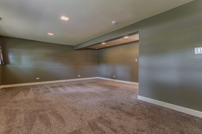 Building Photo - 620 Lamorak Dr