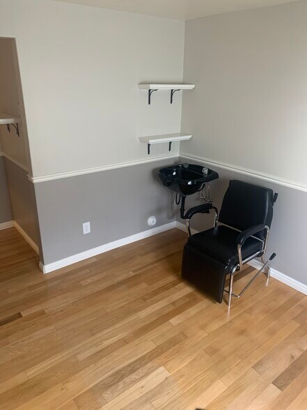 Building Photo - 807 E 10 S