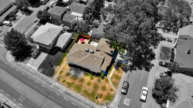 Building Photo - 5400-5402 Folsom Blvd