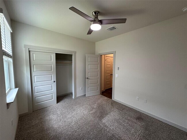 Building Photo - 103 Krause Spgs Dr