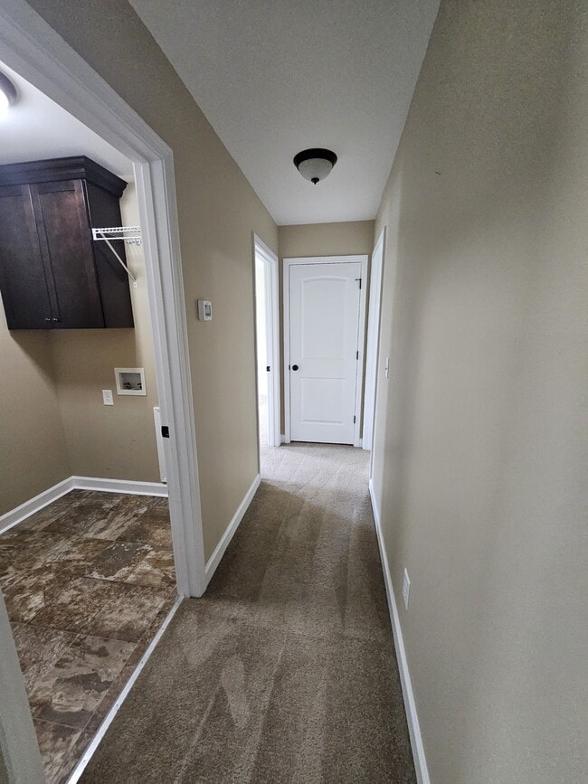 Building Photo - 303 Weeping Willow Dr