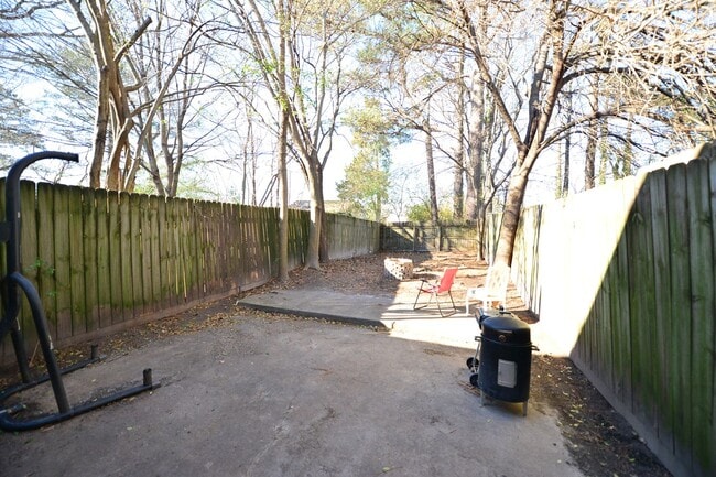 Building Photo - Nice townhouse in Little Neck!
