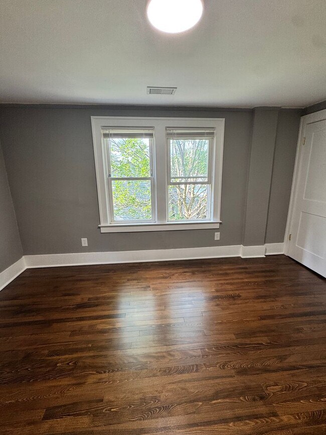 Building Photo - Spacious 4-Bedroom Home with 2 Kitchens | West Ann Arbor