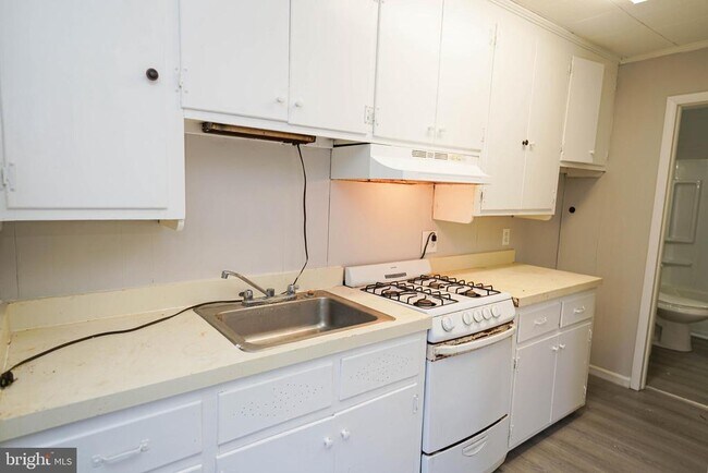 Building Photo - 200 Ironshire St