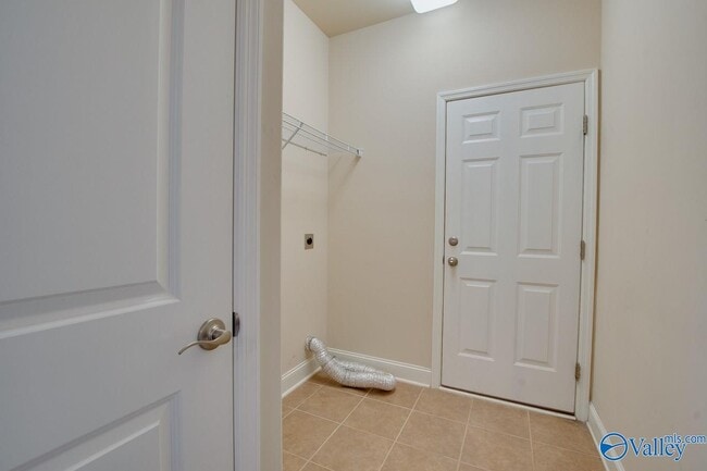 Building Photo - 407 E Mossyleaf Dr SW