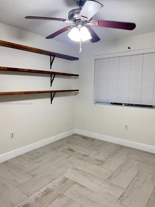 Building Photo - 568 N University Dr