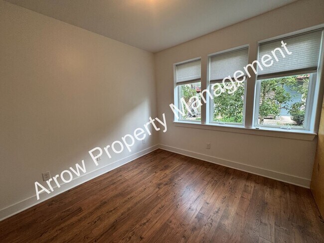 Building Photo - 1325 5th Ave N