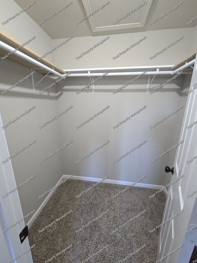 Building Photo - Updated 2 Bedroom Condo