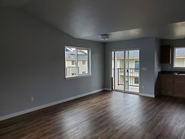 Building Photo - 220 Cheryl Ln