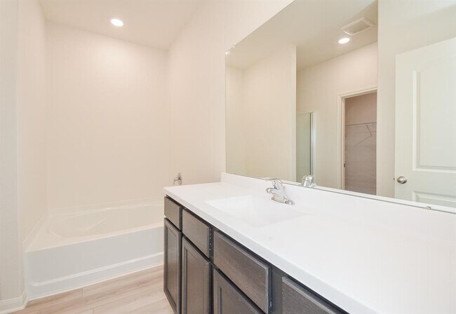 Building Photo - 569 Amberwood Pk Dr