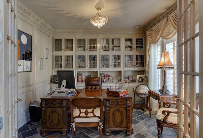 Building Photo - 13703 Lakeshore Way Cove