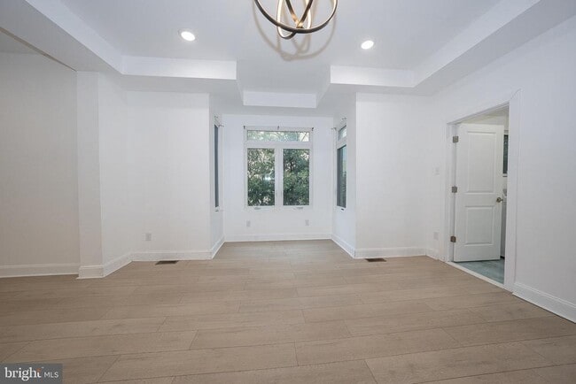 Building Photo - 622 Spring Ave