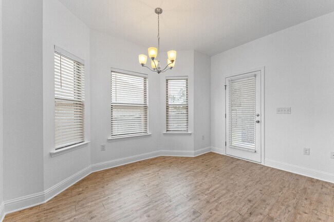 Building Photo - 27320 Lashay Dr
