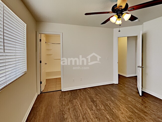 Building Photo - 88 E 2325 S