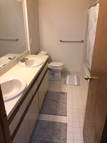 Building Photo - 5923 Niles Dr