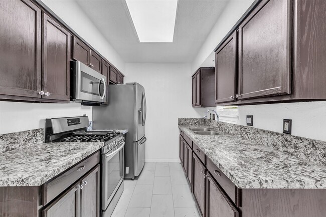 Building Photo - 12110 Panay Dr