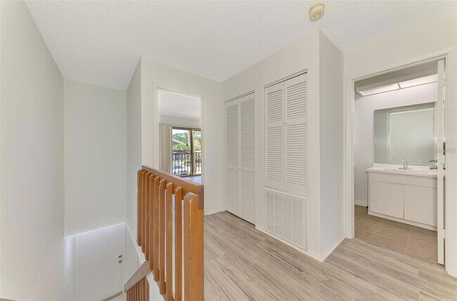 Building Photo - 935 Sunridge Way
