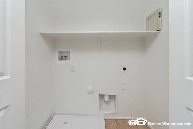 Building Photo - Spacious updated 4 Bed, 3 Bath home in Tuc...