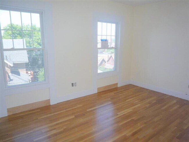 Building Photo - 14 Rockland Pl