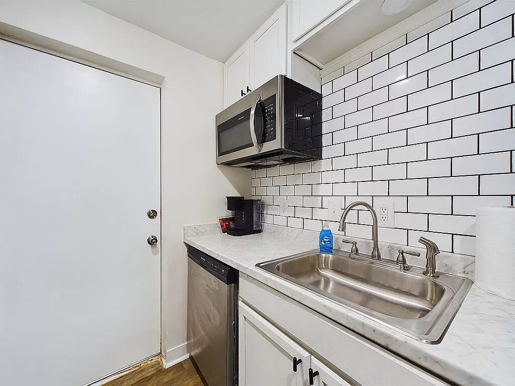 Building Photo - 3718 Live Oak St