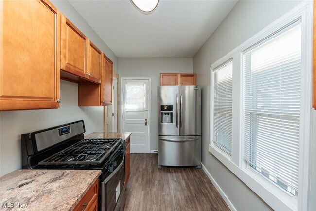 Building Photo - 2035 Chesterland Ave