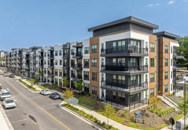 Building Photo - 1400 Laurel Crossing Pkwy NE