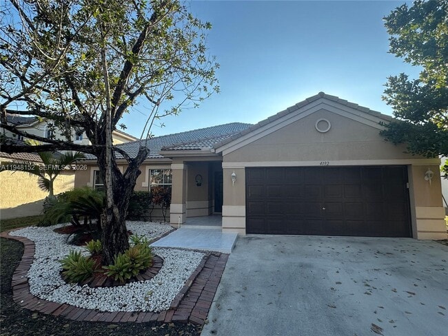 Building Photo - 4192 Laurel Ridge Cir