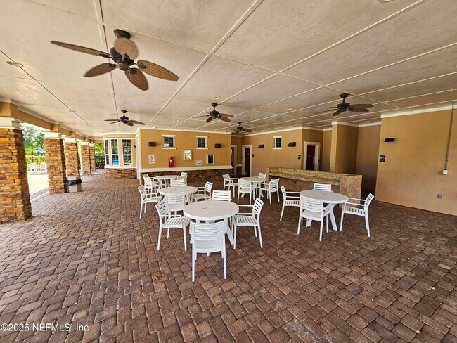 Building Photo - 6194 High Tide Blvd