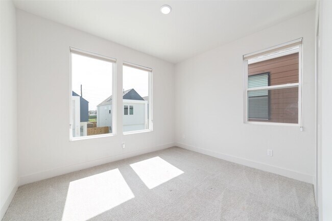 Building Photo - 3007 Ventas Dr