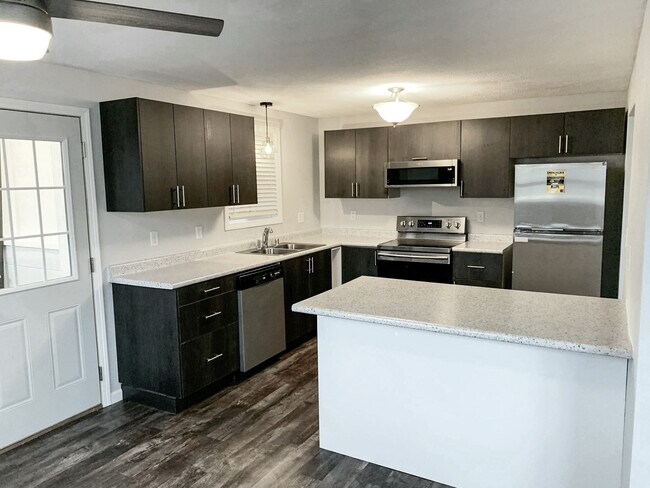 Kitchen - 214 Larch Ave